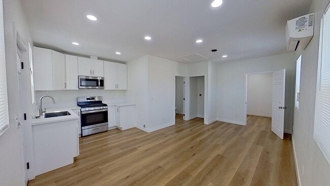 Building Photo - 5924 Whitewood Ave