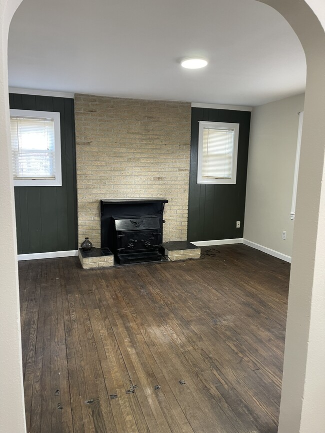 Building Photo - 8209 Comet Dr