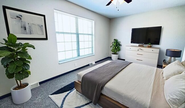 Building Photo - Corner Townhome with a Bedroom Balcony Overlooking Lake Tapawingo