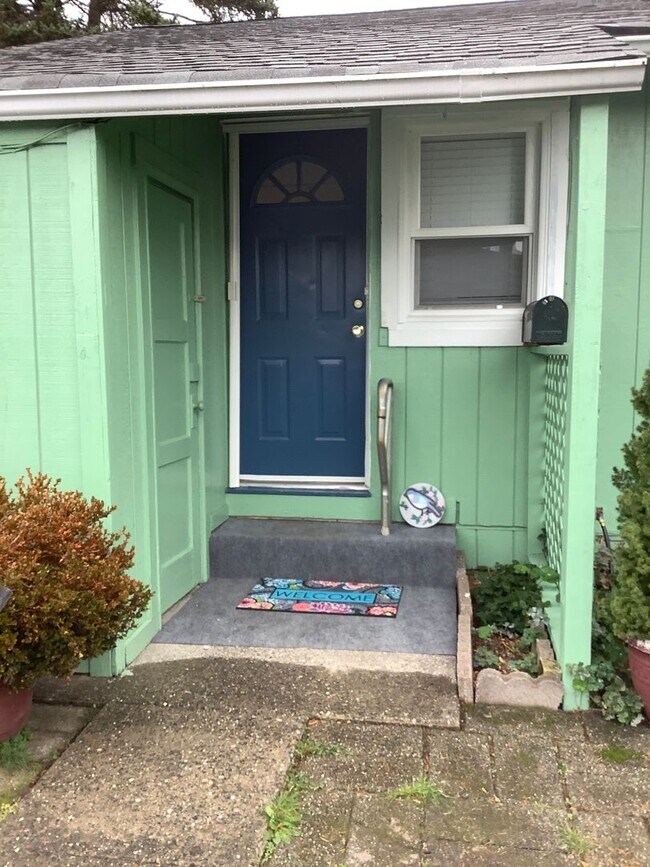 Building Photo - Beautifully Renovated 3-Bedroom Rambler with Bonus Room – East Bremerton