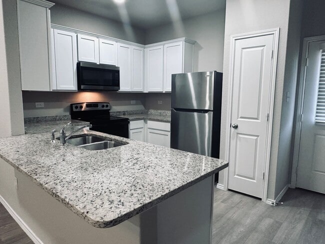 Building Photo - 7356 Misty Ridge Dr