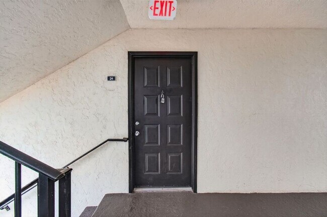 Building Photo - ONE BEDROOM ONE BATHROOM! WATERFRONT COMMUNITY!! W/D!