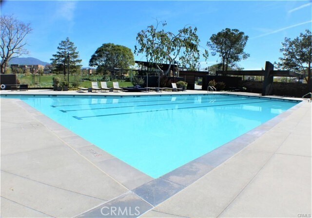 Building Photo - 140 Paramount