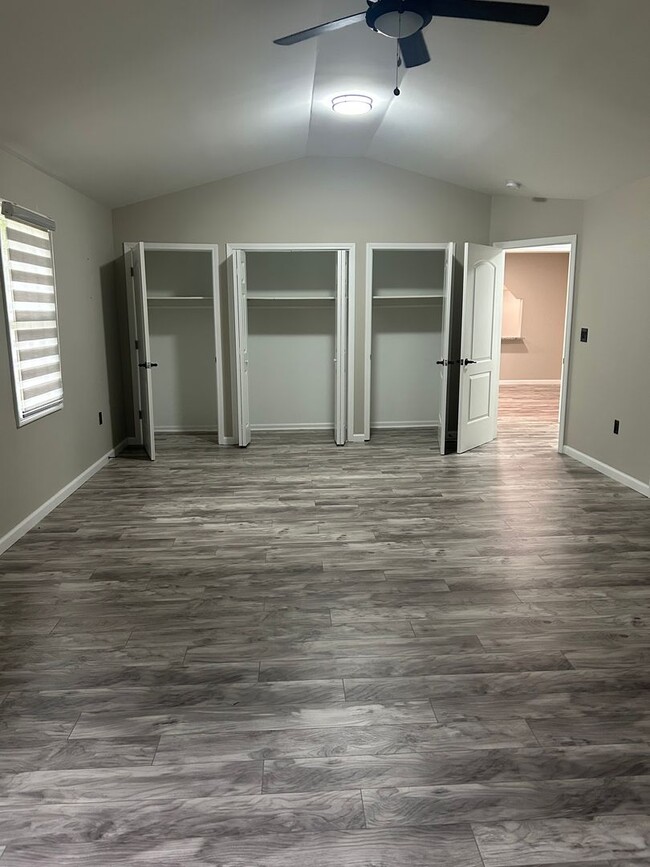 Building Photo - 5/3 Home Available Now!