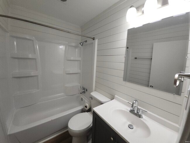 Building Photo - 38042 Dow Ct