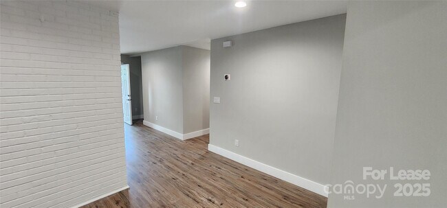 Building Photo - 2000 Tyvola Rd
