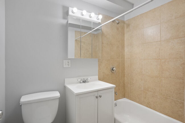 Building Photo - 7616 N Marshfield Ave