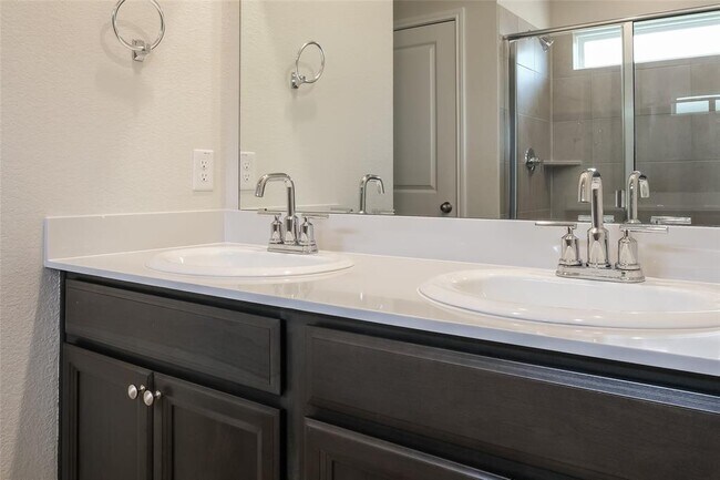 Building Photo - 1014 Round Bale Rd