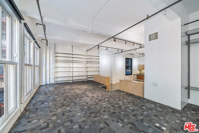 Building Photo - 738 S Los Angeles St