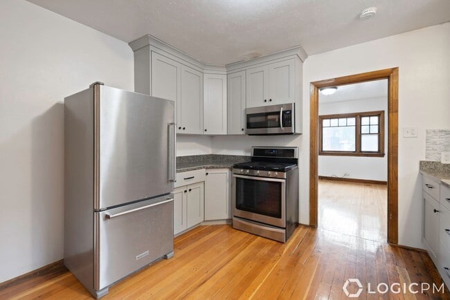 Building Photo - Newly Remodeled Home in Excellent Location!