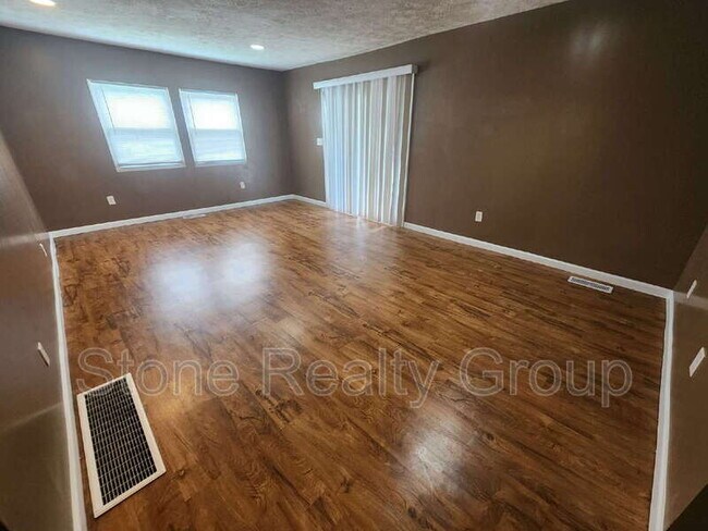 Building Photo - 2724 Maple Ave