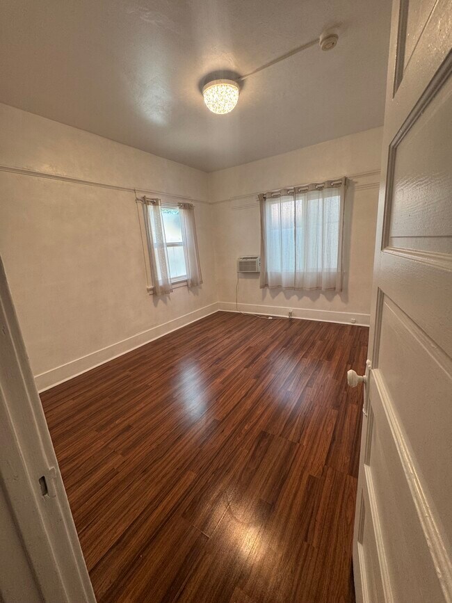 Bedroom - 6200 De Longpre Ave