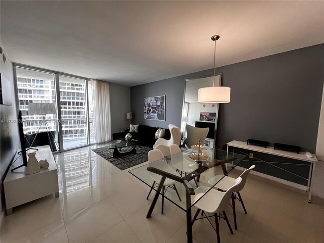 Primary Photo - 475 Brickell Ave