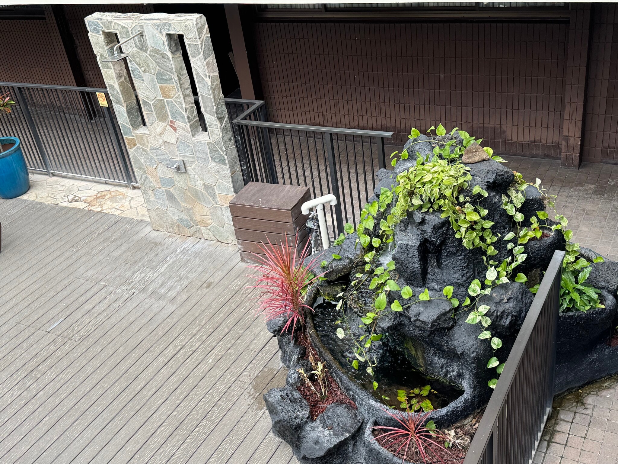 Pool shower and water feature - 1088 Bishop St