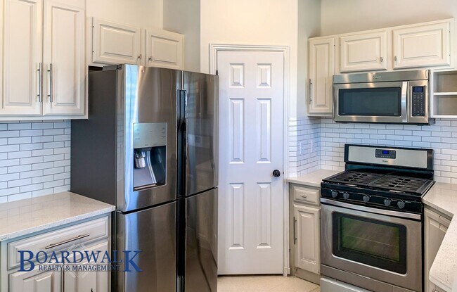 Building Photo - Modern Living Meets Mountain Lifestyle in Sandy