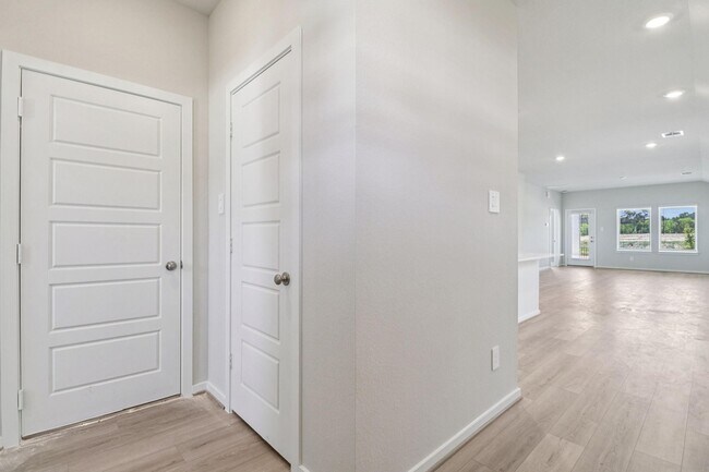 Building Photo - 416 Sunrise Ranch Dr