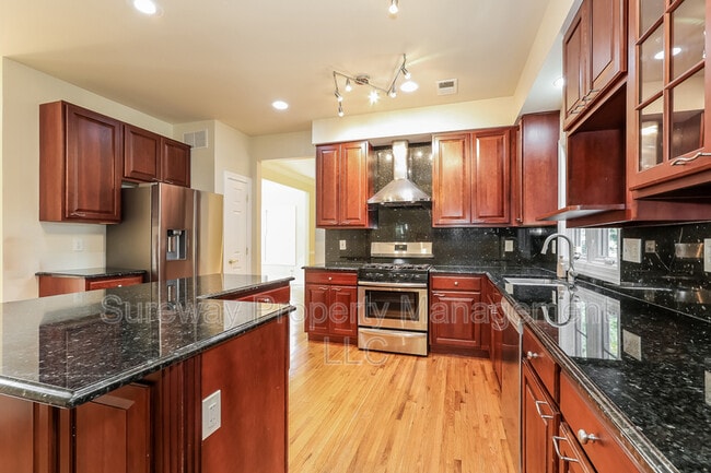 Building Photo - 2 Lucha Ct