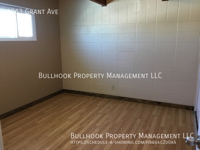 Building Photo - MOVE IN SPECIAL $300 off first full months...