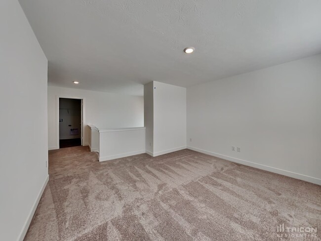 Building Photo - 2120 S Quincy Dr