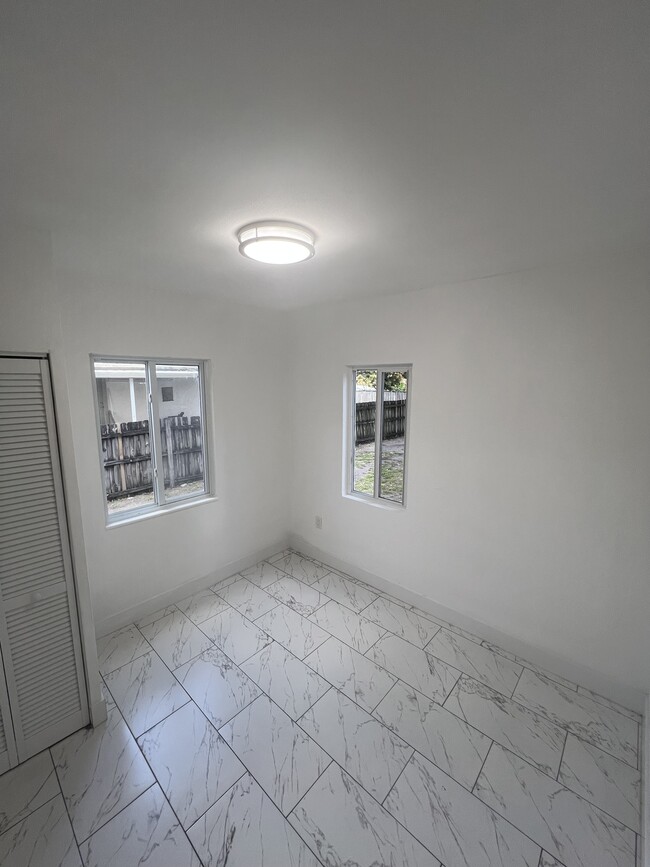 Building Photo - 3025 NW 32nd St