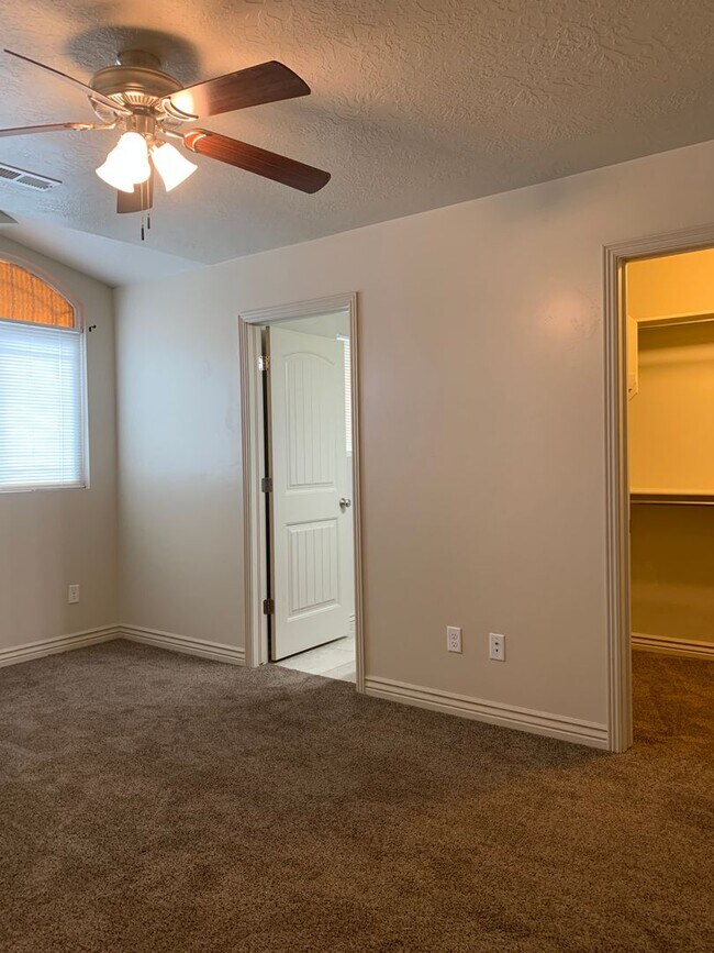 Building Photo - 2378 S Knights Way