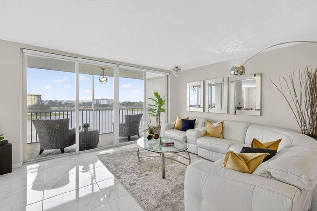 Building Photo - 3091 N Course Dr