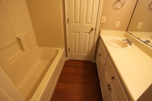 Building Photo - 3bed/2bath in Northpoint Subdivision for August!