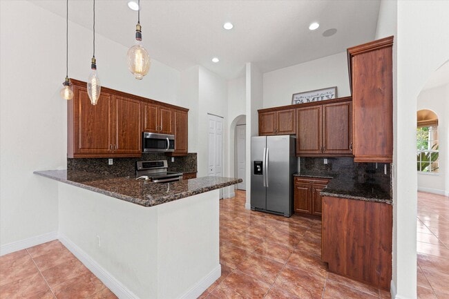 Building Photo - 7140 Pinecreek Way