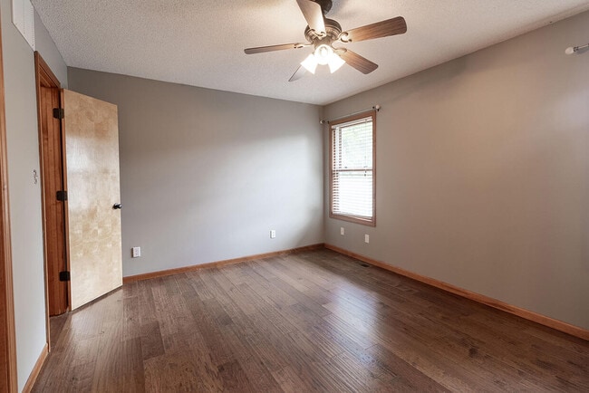 Building Photo - 1302 Look Out Ct