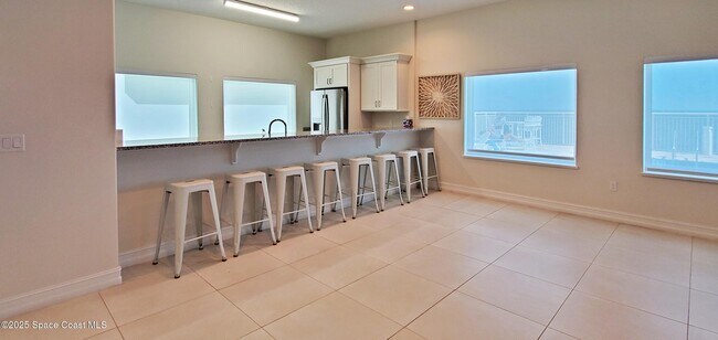 Building Photo - 1805 Riverside Dr