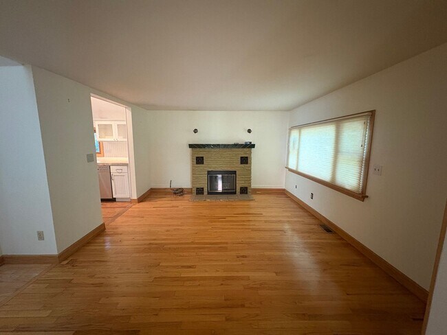 Building Photo - 531 Arapahoe Ave