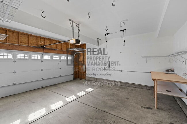 Building Photo - 1389 Finch St