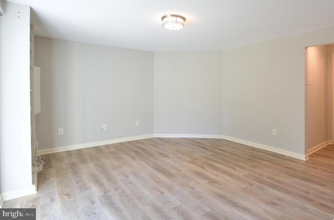 Building Photo - 3 Birdseye Ct