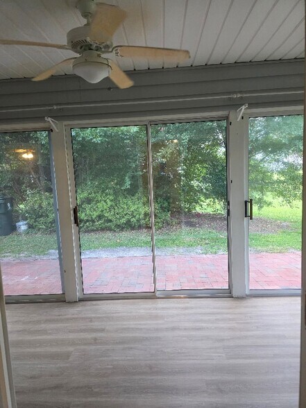 Building Photo - 301 Courtyard W