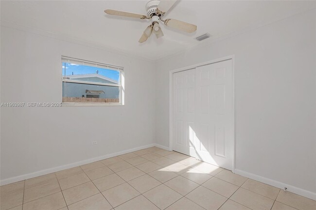 Building Photo - 621 N 70th Way