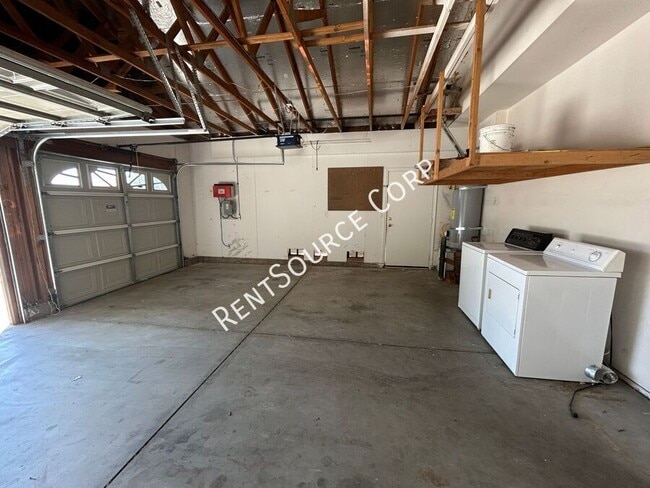 Building Photo - 39821 Sunstar St