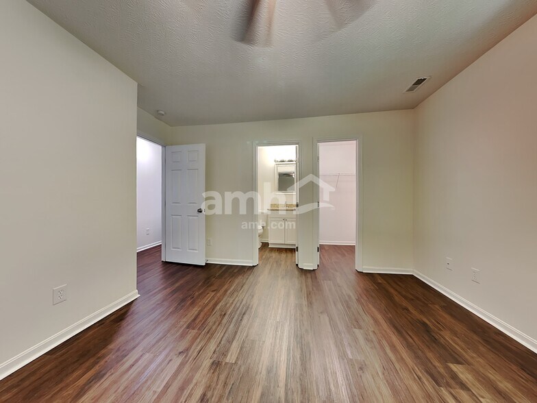 Building Photo - 3907 Little Creek Dr