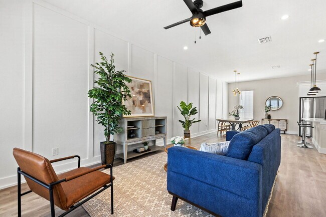 Building Photo - Luxurious 3 Bedroom Condo with Spacious La...