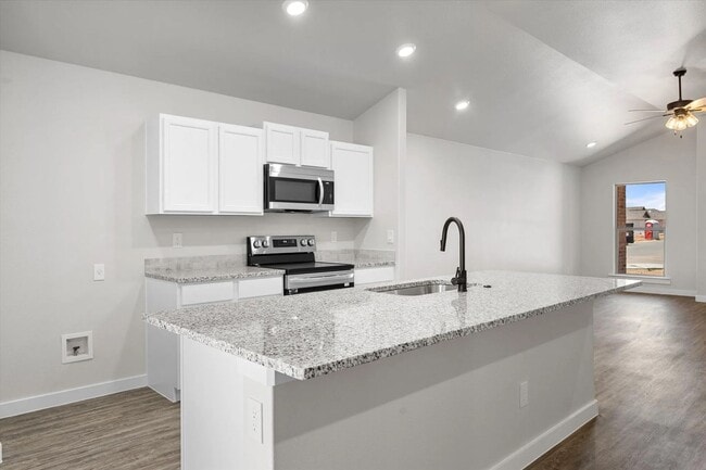 Building Photo - 2043 Is The One For Me!!!-3/2 in Willowbend!