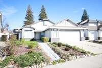 Building Photo - Gorgeous Antelope Home