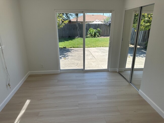 Building Photo - Bright 3BR Home with Central AC, Attached Garage & In-Unit Laundry in Fremont