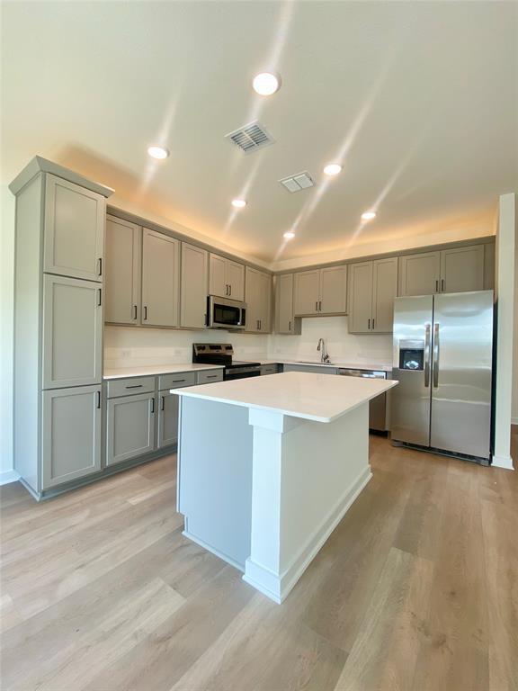 Building Photo - 700 Horseshoe Dr