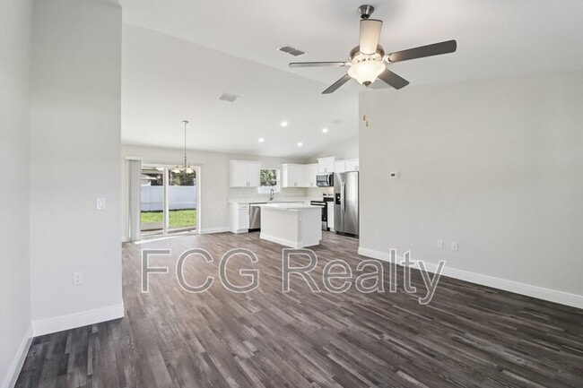 Building Photo - 7299 Hemlock Rd