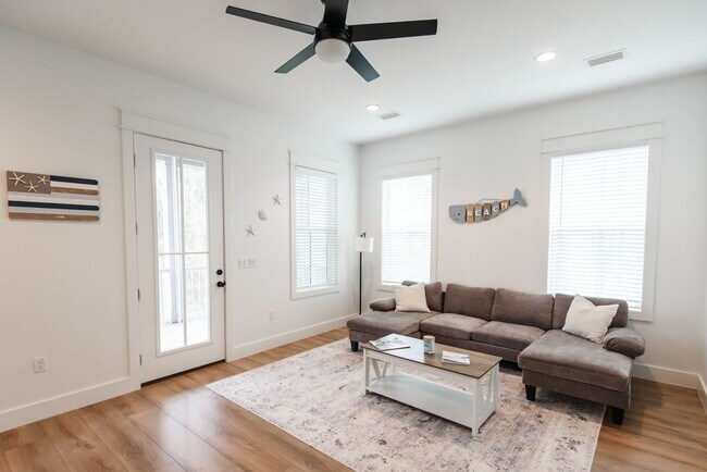 Building Photo - Elegant 4-Bedroom Home in Lakeside at Blue...