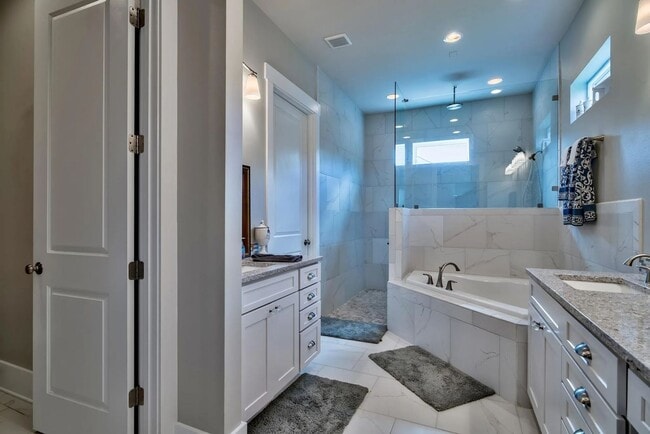 Building Photo - Spacious 4-Bedroom Home for Long-Term Lease in Holiday Shores | Miramar Beach, FL