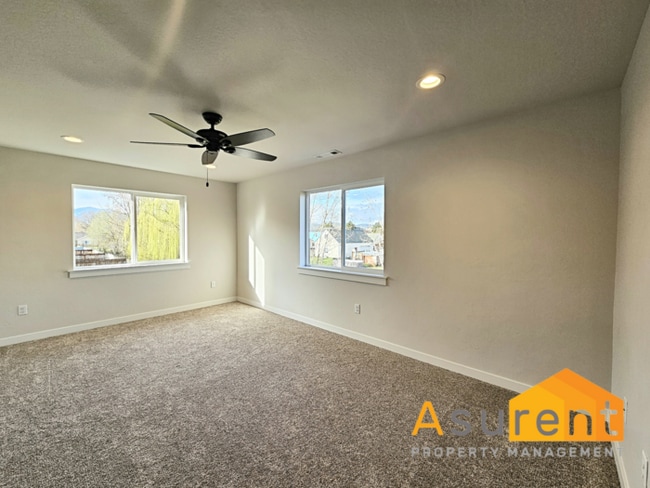 Building Photo - Newly Constructed 3 Bedroom, 2.5 bathroom SW Medford Home