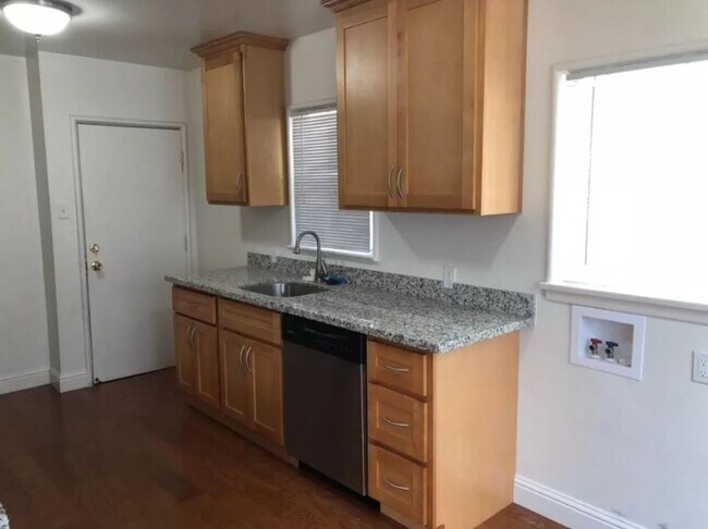 Building Photo - Caliente 4-plex
