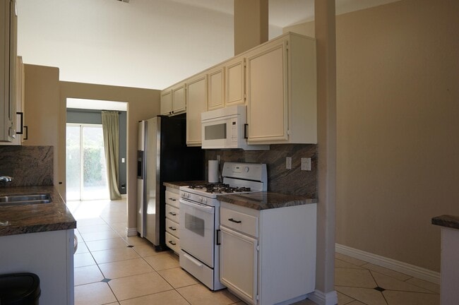 Building Photo - 82381 Grant Dr