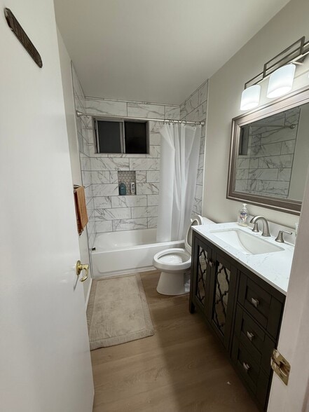 Building Photo - 750 Kostner Dr