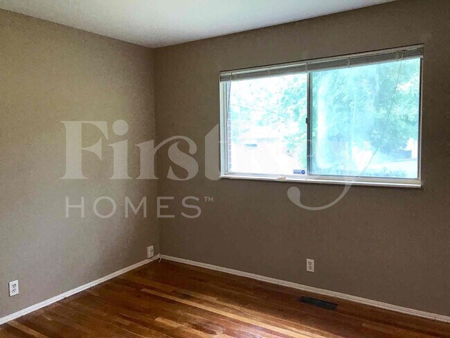 Building Photo - 1983 Greenheath Dr